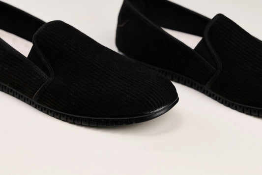 حذاء شامواه أسود