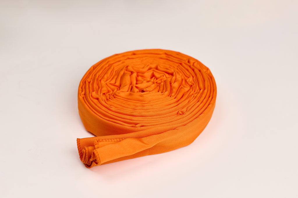 عمة سودانية شبابية ملونة