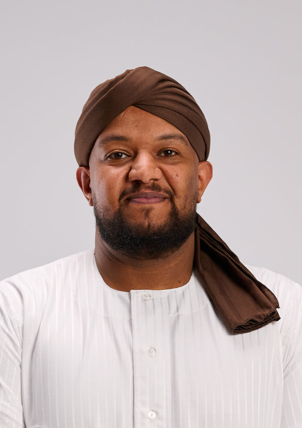 عمة سودانية شبابية ملونة