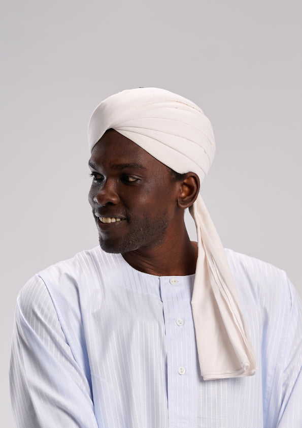 عمة سودانية شبابية ملونة