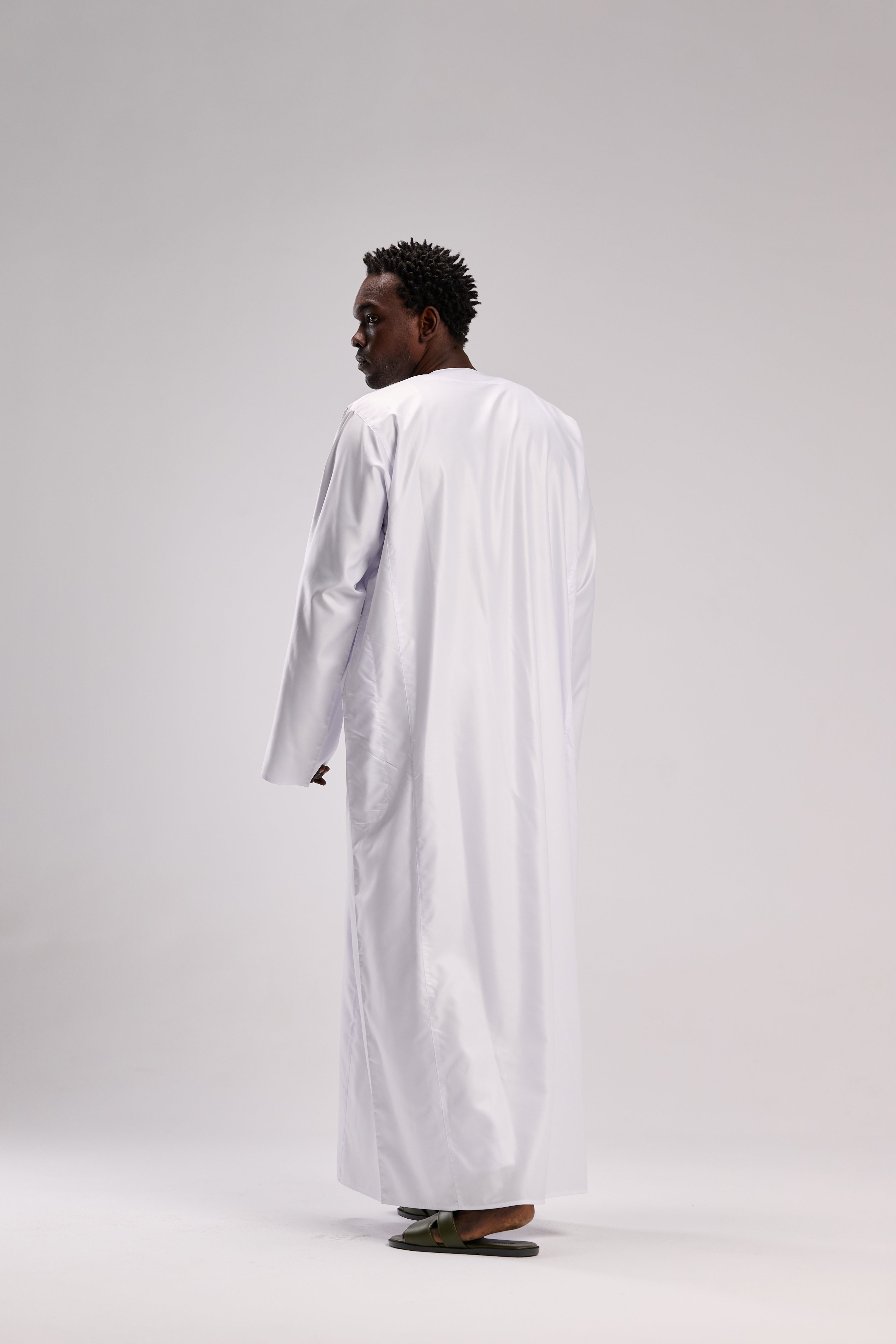 جلابية الربيع بيضاء